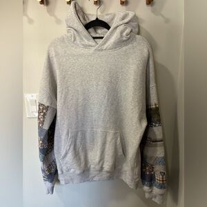 • Abercrombie & Fitch Sweatshirt •